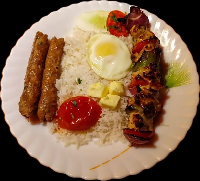A plate of chelo kebab with a fried egg